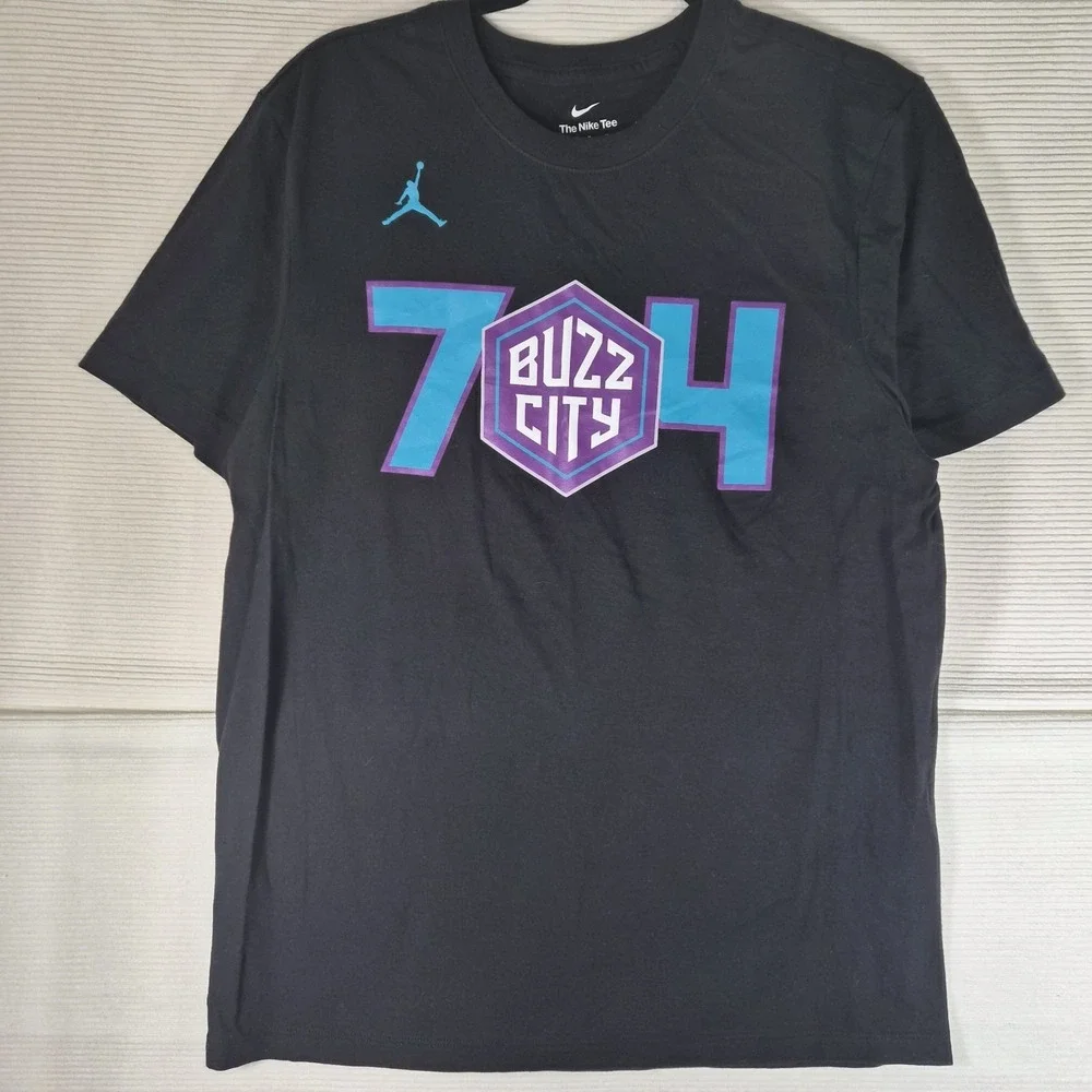 Nike Jordan Buzz City 704 T‎ Shirt Mens Medium Black Charlotte Hornets NBA